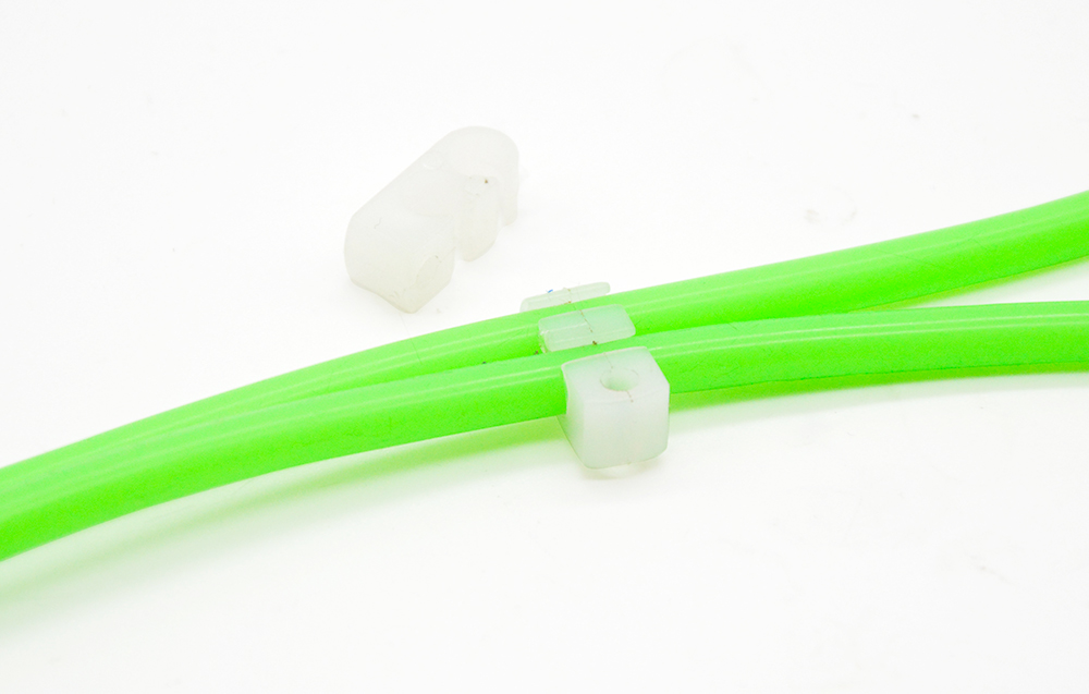 Supports pour durit 5mm. 10 pièces